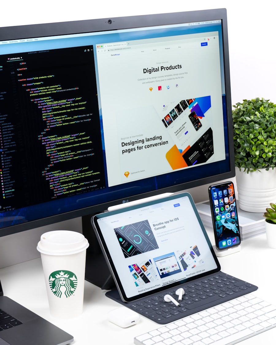 Modernes Website-Design am Bildschirm während der Konzeption